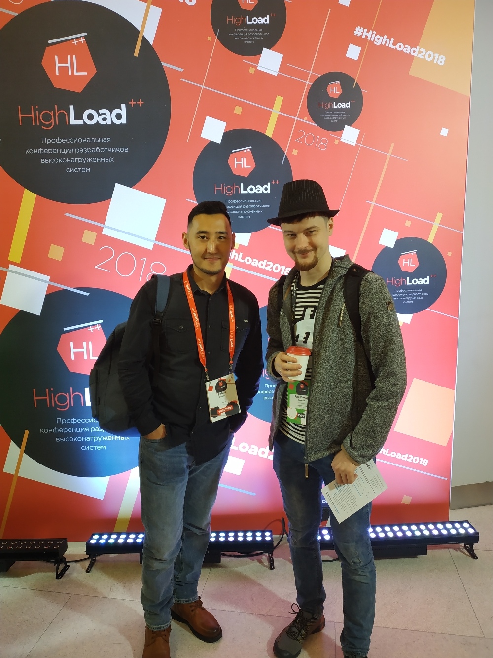 Рахим Муратов с Александром Макаровым, создателем фреймворка Yii2, на HighLoad++ 2018 в Москве